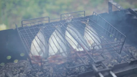Fish cooked on the grill Stockbeeldmateriaal 87172798