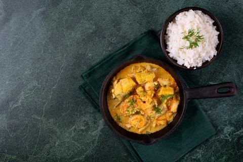 Fish curry with codfish, pollack and shrimps with coconut milk Foto stock