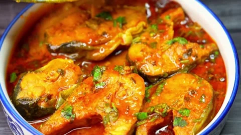 Fish Curry – Spicy fish dish - Sea foods cooked with aromatic spices Vidéo 303066289