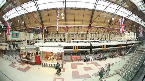 Fish eye people in the hall of train station Video stock 76387722
