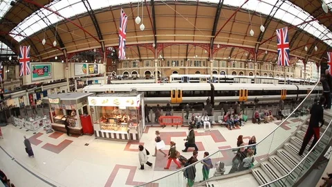 Fish eye time lapse in the hall of train station Vídeos de archivo 76387915