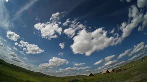 Fish-eye timelapse of white summer cumulus clouds drifting above a prairie park Stock Footage 337192956