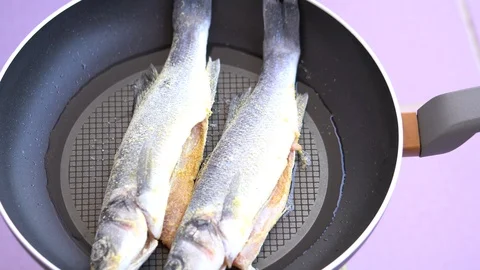 Fish Is Fried On A Pan. Vidéo 91194148