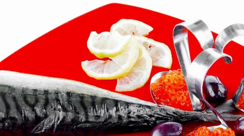 Fish with lemon and caviar 库存影片 32708319