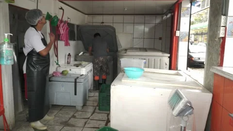 Fish monger unloading fish from large cooler Stock Footage 159622051