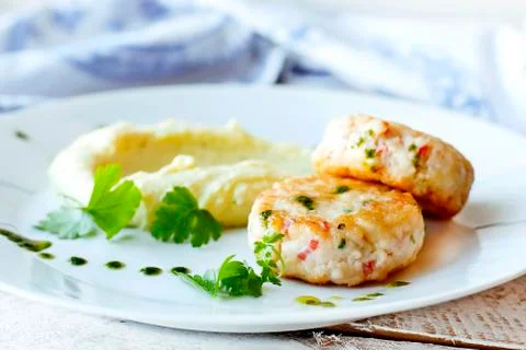 Fish or chicken cutlets with mashed Foto stock