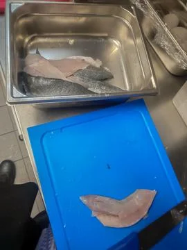 Fish Preparation in Kitchen Scene Foto stock
