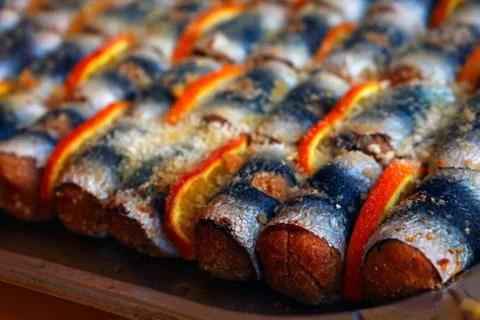 Fish rolls filled with bread and cheese, sicilian typical recipe Sarda beccaf Foto stock