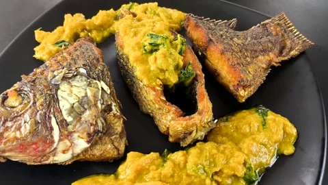 Fish with sauce3 Stock-Footage 319942808