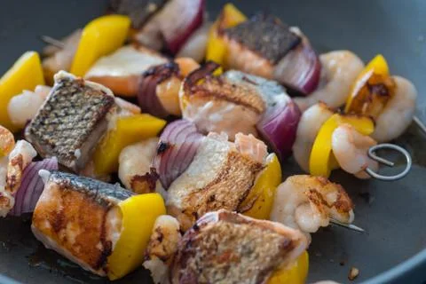 Fish spits in a pan Foto stock
