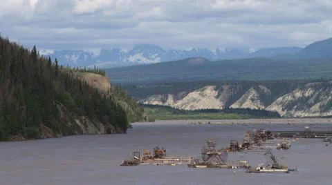 Fish Wheels in Copper River with Distant Mountains 1 Stock-Footage 21699590