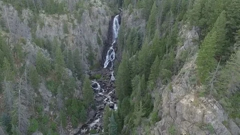FishCreek Falls Long Slow Push In 库存影片 82402340