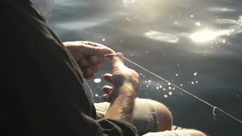 Fishemrman hands Vídeo Stock 140385871