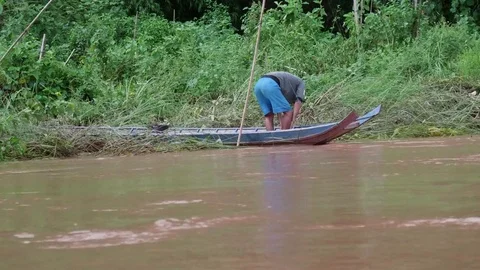 Fisher in the Mekong river Vídeos de archivo 79771902