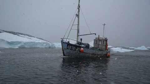 Fisherman on arctic ocean Video stock 86562179