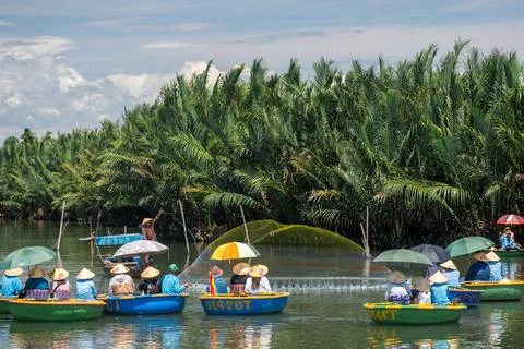 Fisherman casting a large net for tourists in traditional round basket boat.. Stock Photos