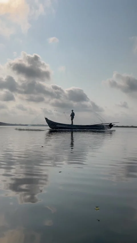 Fisherman on duty 動画素材 199273740