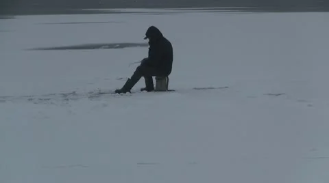 Fisherman on ice 動画素材 10797715