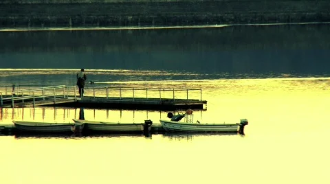 Fisherman on jetty Stockbeeldmateriaal 651772