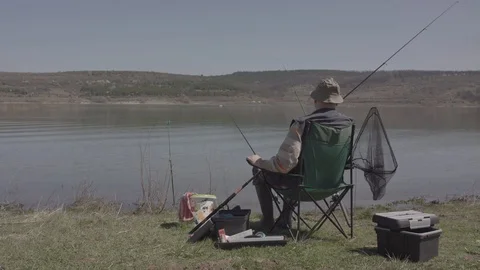 Fisherman on the lake Vídeo Stock 90159737