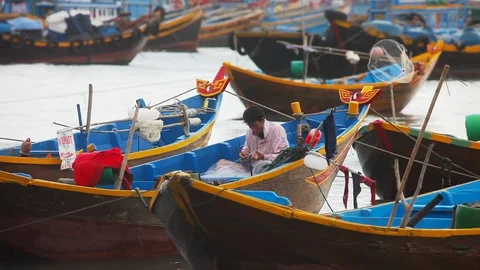 Fisherman mending network Stock Footage 112124194