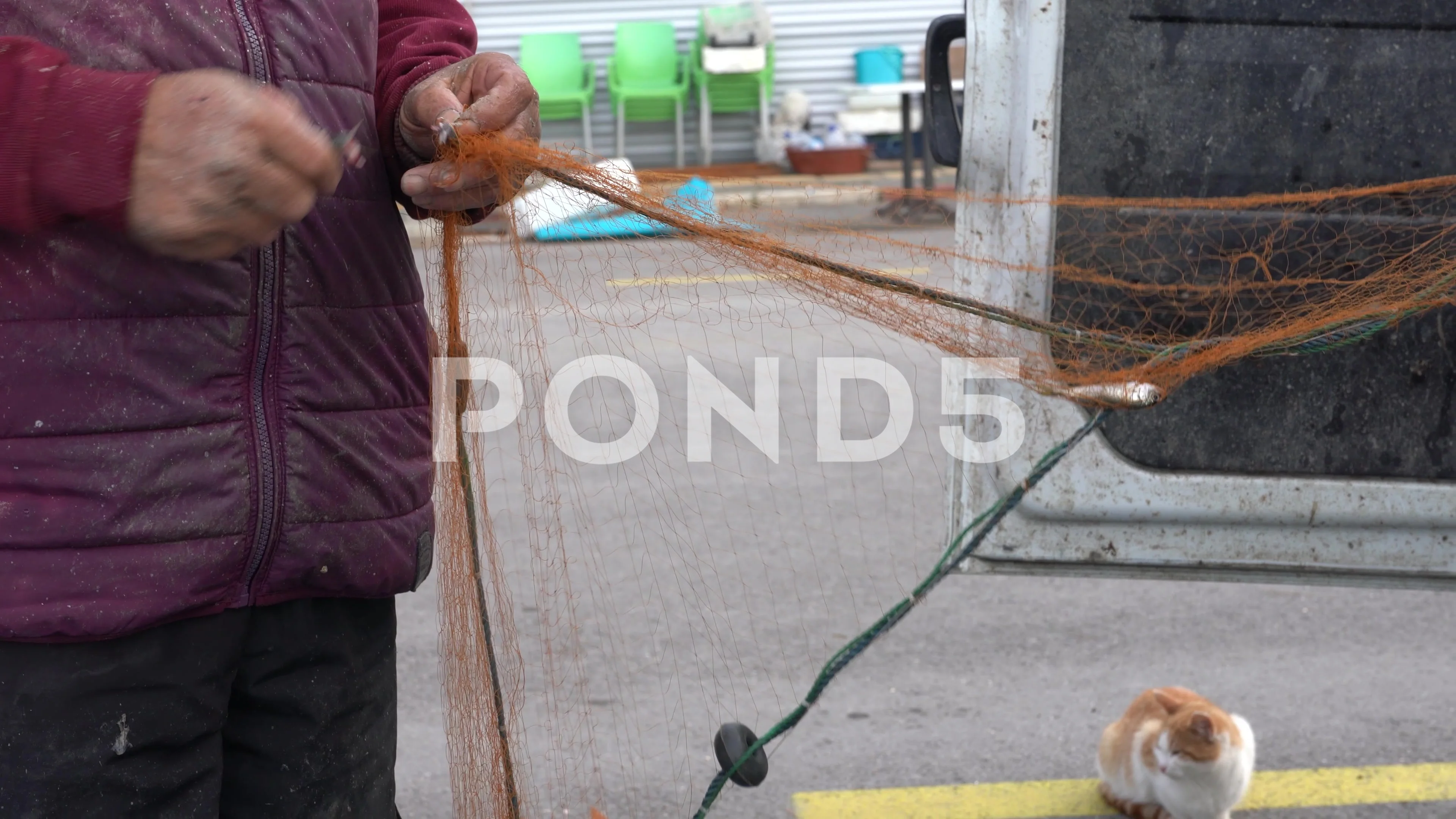 selectively focus on the reel of rope to pull the fishing boat