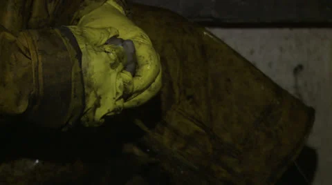 Fisherman pulls a fish from the net 2 Vídeos de archivo 23394944