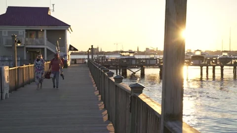 Fisherman Returns on Marina Dock at Sunset Vidéo 152536009