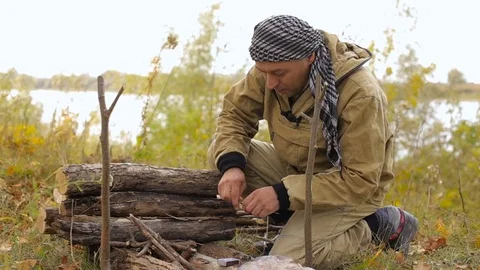 A fisherman on the river fires a bonfire. Stock Footage 84157339
