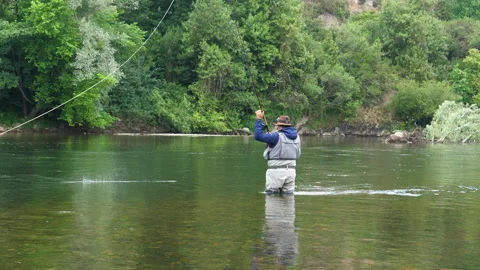 Fisherman in the river Vidéo 155546681