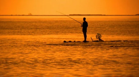 Fisherman on a rock 库存影片 704019