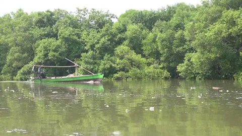Fisherman sailing at the river using traditional wooden boat Video stock 200130801