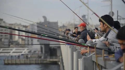 Fishermans in İstanbul Stock Footage 75979294