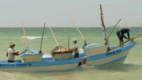 FISHERMEN AND BOATS AT PUERTO PROGRESO LIFE IN MERIDA YUCATAN MEXICO. Video stock 100799285