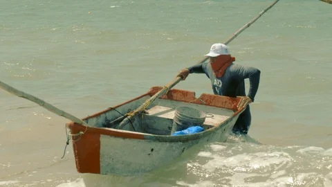 FISHERMEN AND BOATS AT PUERTO PROGRESO LIFE IN MERIDA YUCATAN MEXICO. Video stock 100799290