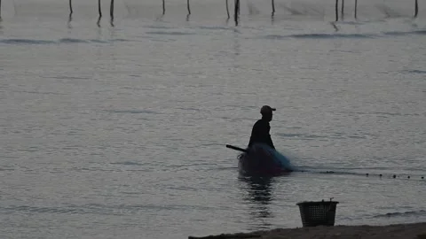 Fishermen are dragging their nets to catch fish on the coast. Video stock 131605122