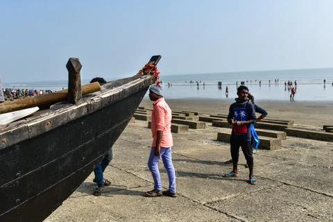 Fishermen are getting ready for a deep-sea excursion on their boats Foto stock
