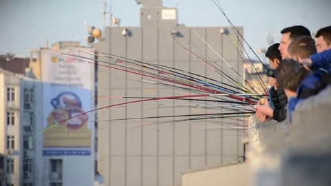 Fishermen On The Bridge Vídeos de archivo 73005061