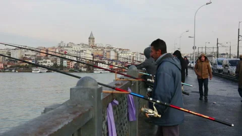 Fishermen on the Galata bridge Video stock 93545852