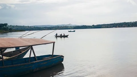 Fishermen on a lake 動画素材 77706065