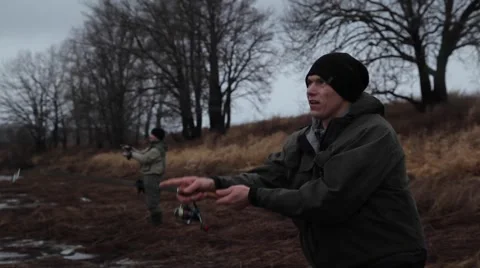 Fishermen make casts Video stock 48906471