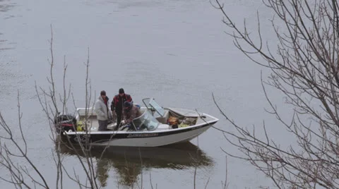 Fishermen measure and release fish 스톡 동영상 24581895