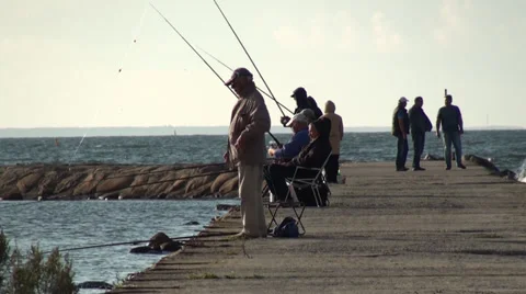 Fishermen on the pier 動画素材 28561174