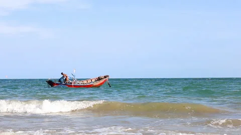 Fishermen preparing the boat before going out for fishing Stockbeeldmateriaal 51835355