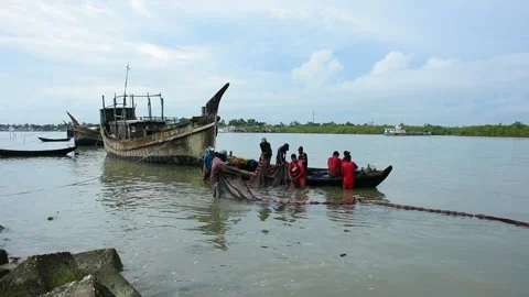Fishermen Pulling Large Fishing Net in River During High Tide Stock Footage 319462414
