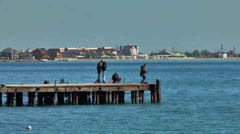Fishermen on the quay 動画素材 32086009