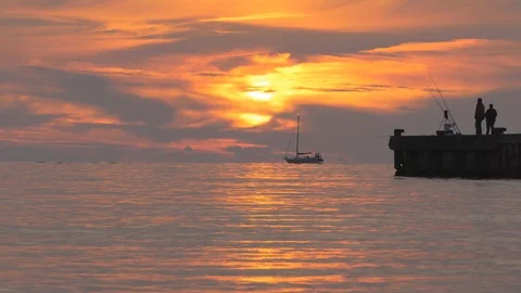 Fishermen at sunset on the pier Video stock 106502522