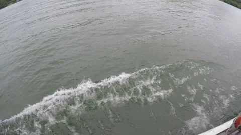 Fisheye angle view from Gopro Hero 5 of wave made from boat Vidéo 95079209