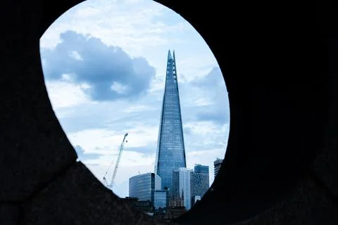 Fisheye view of The Shard skyscraper piercing London's dramatic stormy sky Stock-Fotos