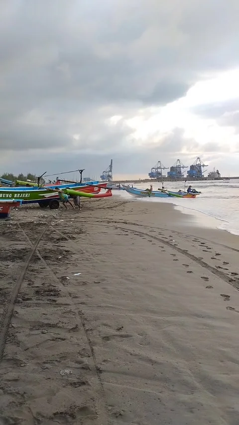 Fishing activities on the beach Stock Footage 290855108